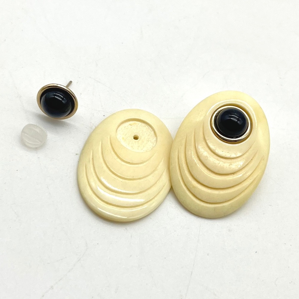 Vintage Cream Resin Scalloped Oval Earrings Black Cabochon Stud Jackets